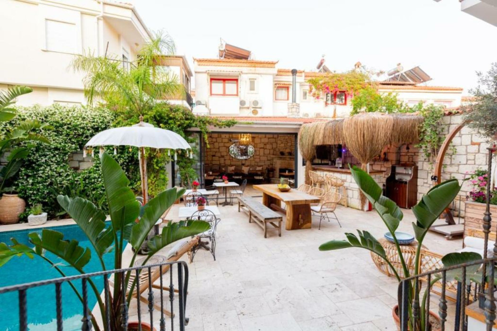 Alachi Hotel
