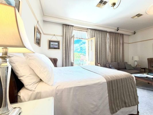 Cobb & Co Court Boutique Hotel