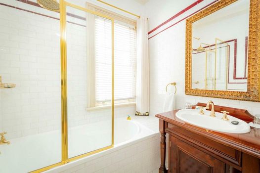 Cobb & Co Court Boutique Hotel