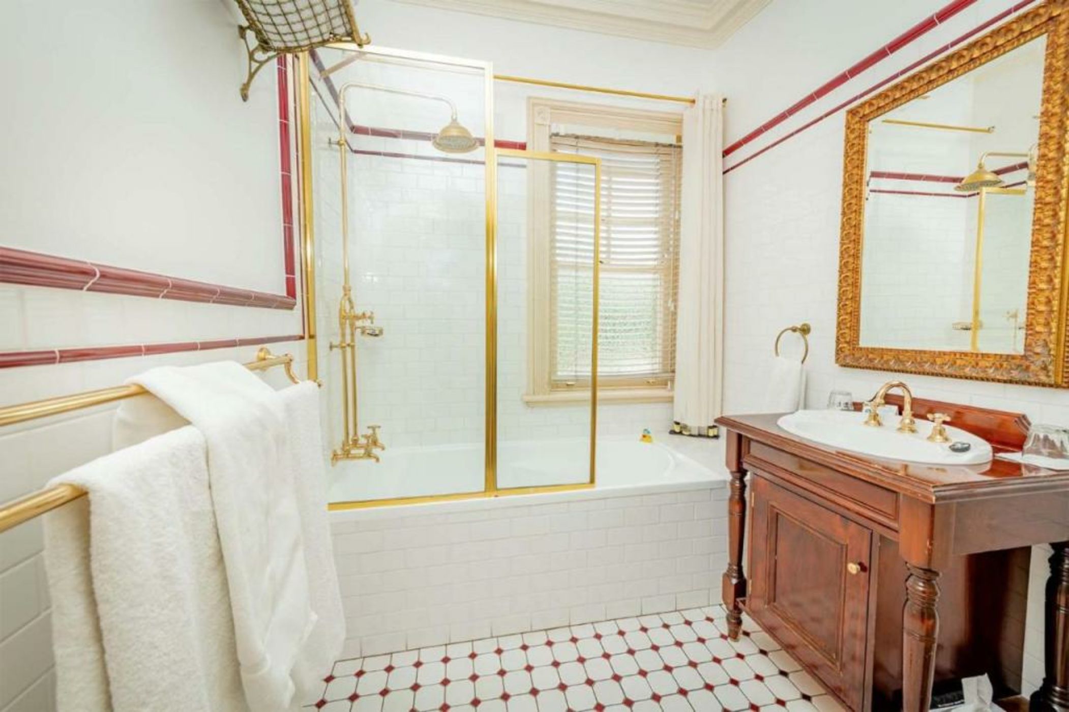 Cobb & Co Court Boutique Hotel