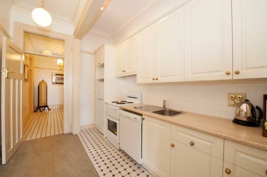 Cobb & Co Court Boutique Hotel