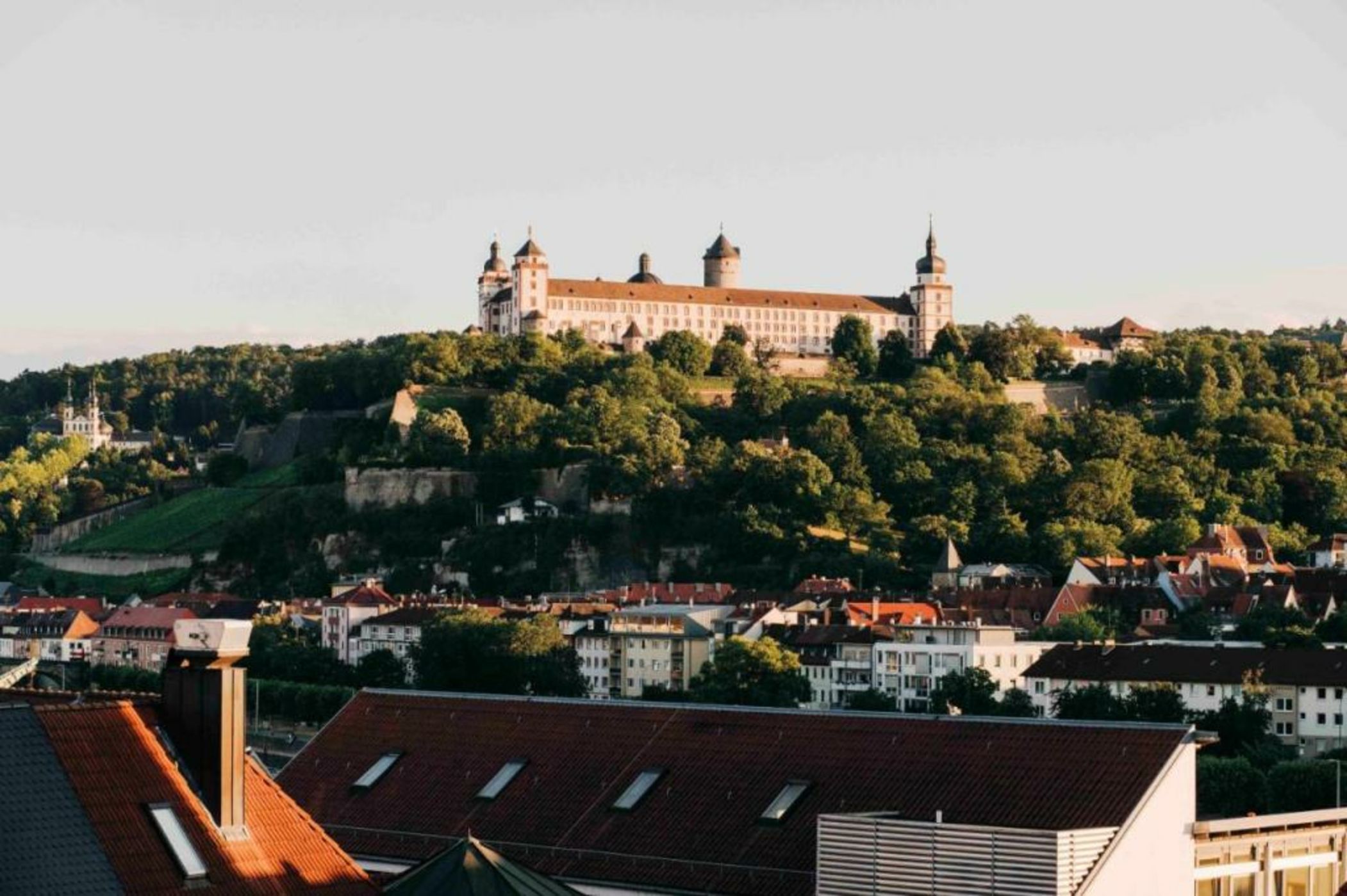 DAS v EVERT Hotel - am Congress Centrum Würzburg