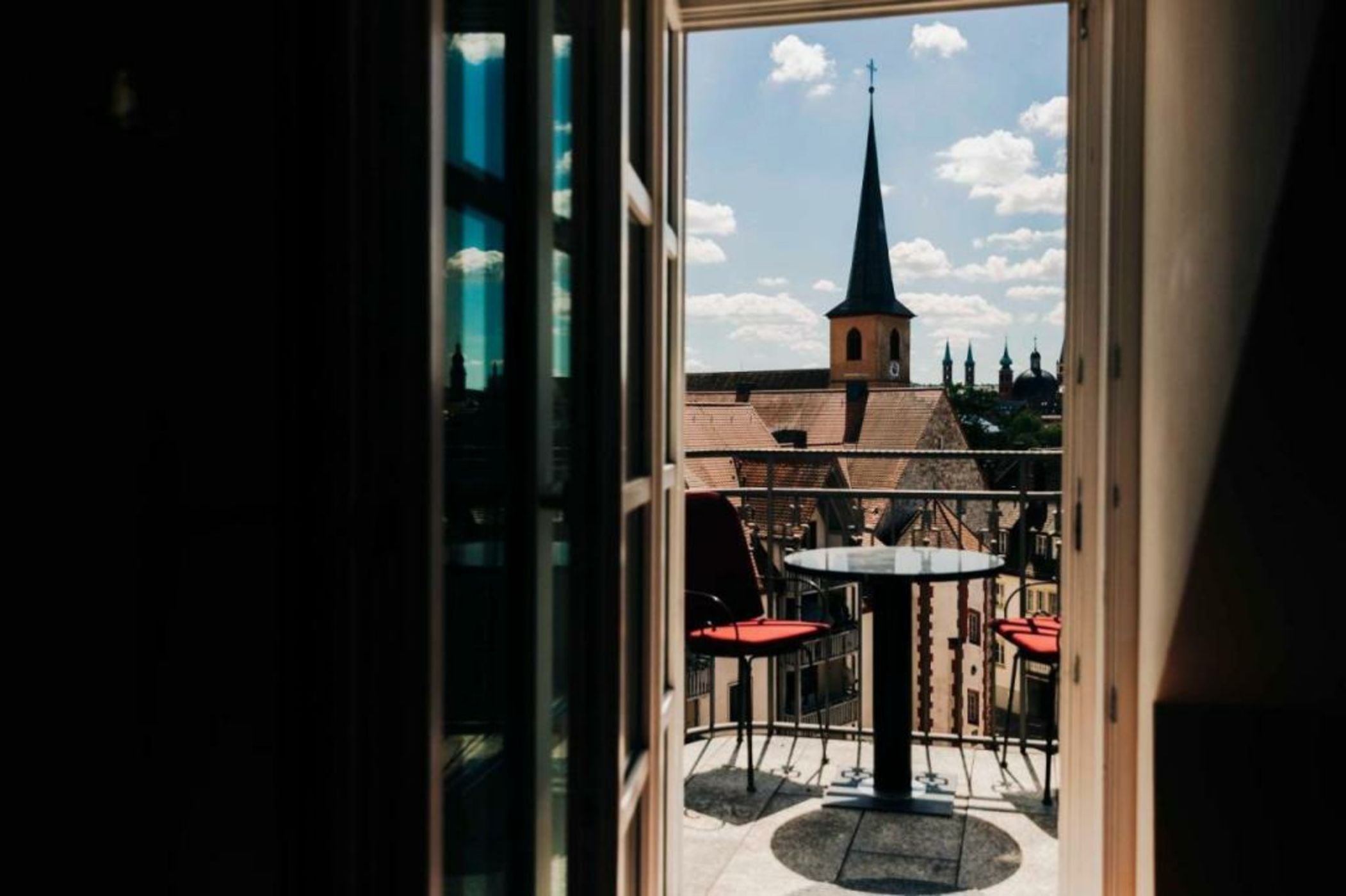 DAS v EVERT Hotel - am Congress Centrum Würzburg