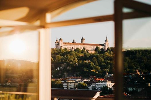 DAS v EVERT Hotel - am Congress Centrum Würzburg