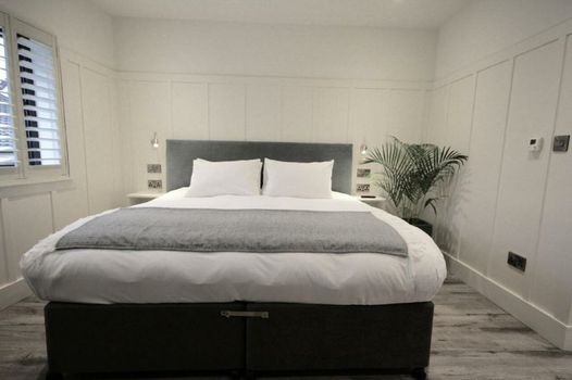 Quinlan & Cooke Boutique Townhouse and QCs Seafood Restaurant