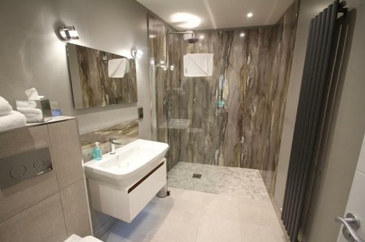 Quinlan & Cooke Boutique Townhouse and QCs Seafood Restaurant