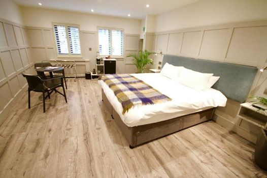 Quinlan & Cooke Boutique Townhouse and QCs Seafood Restaurant