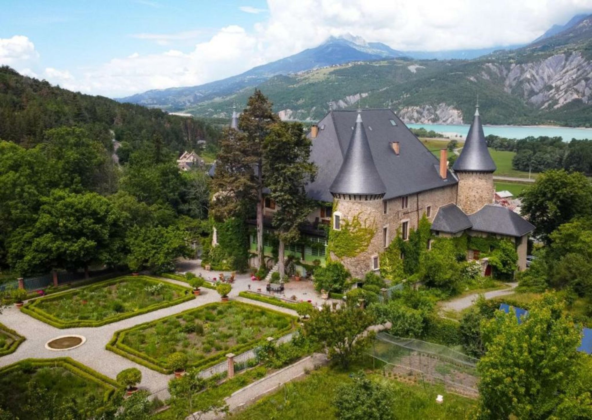 Chateau De Picomtal