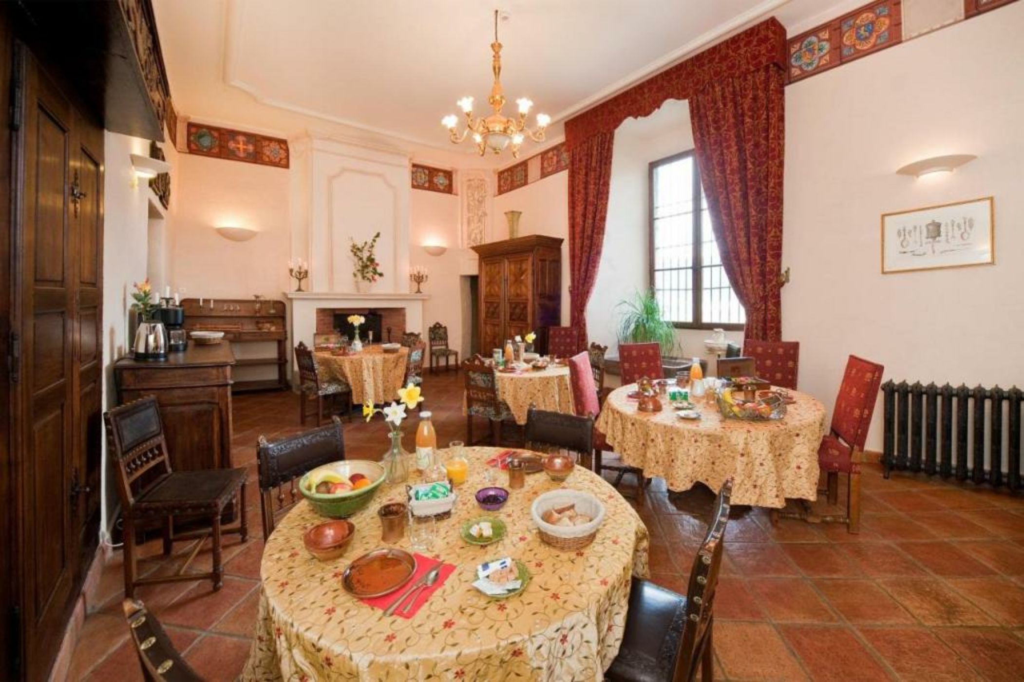 Chateau De Picomtal