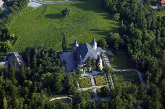 Chateau De Picomtal