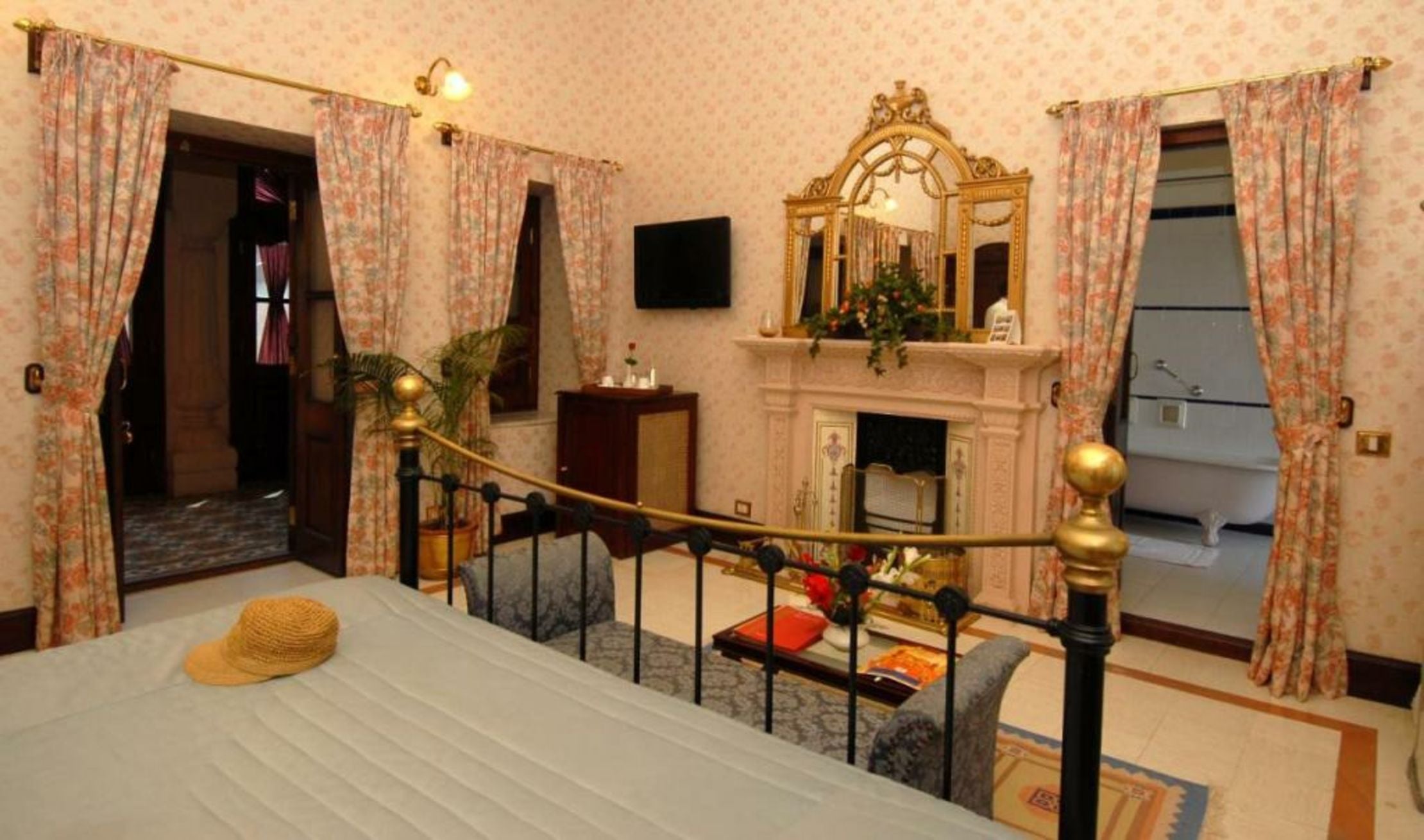 Gajner Palace-Heritage by HRH Group of Hotels