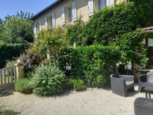 MAISON DE MARQUAY-MAISON D'HOTES