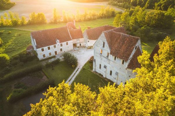 Chateau monastere de la Corroirie