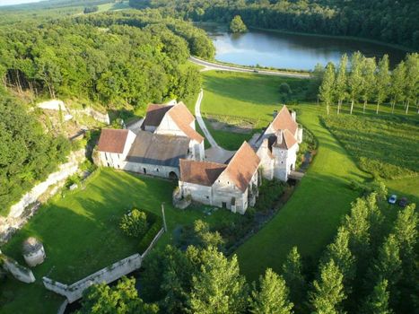 Chateau monastere de la Corroirie