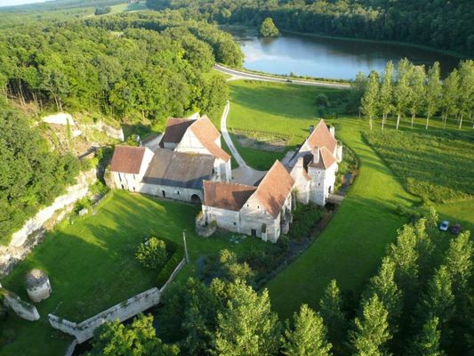 Chateau monastere de la Corroirie