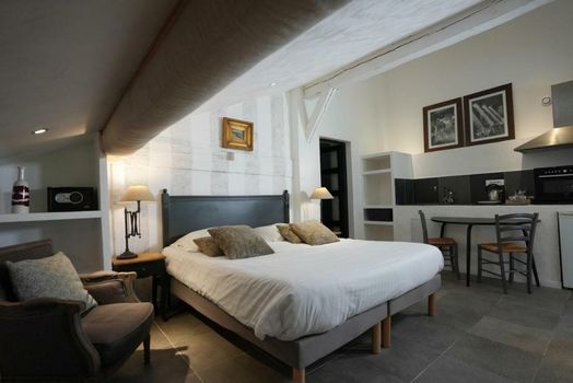 Auberge De La Poulcière