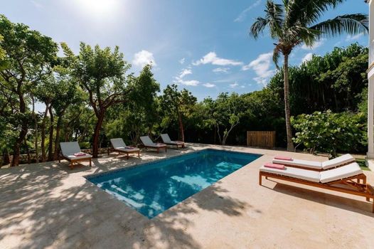 Pink Sands Resort