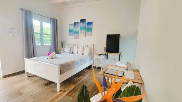 La Jamaca - An Island Vibe Hotel