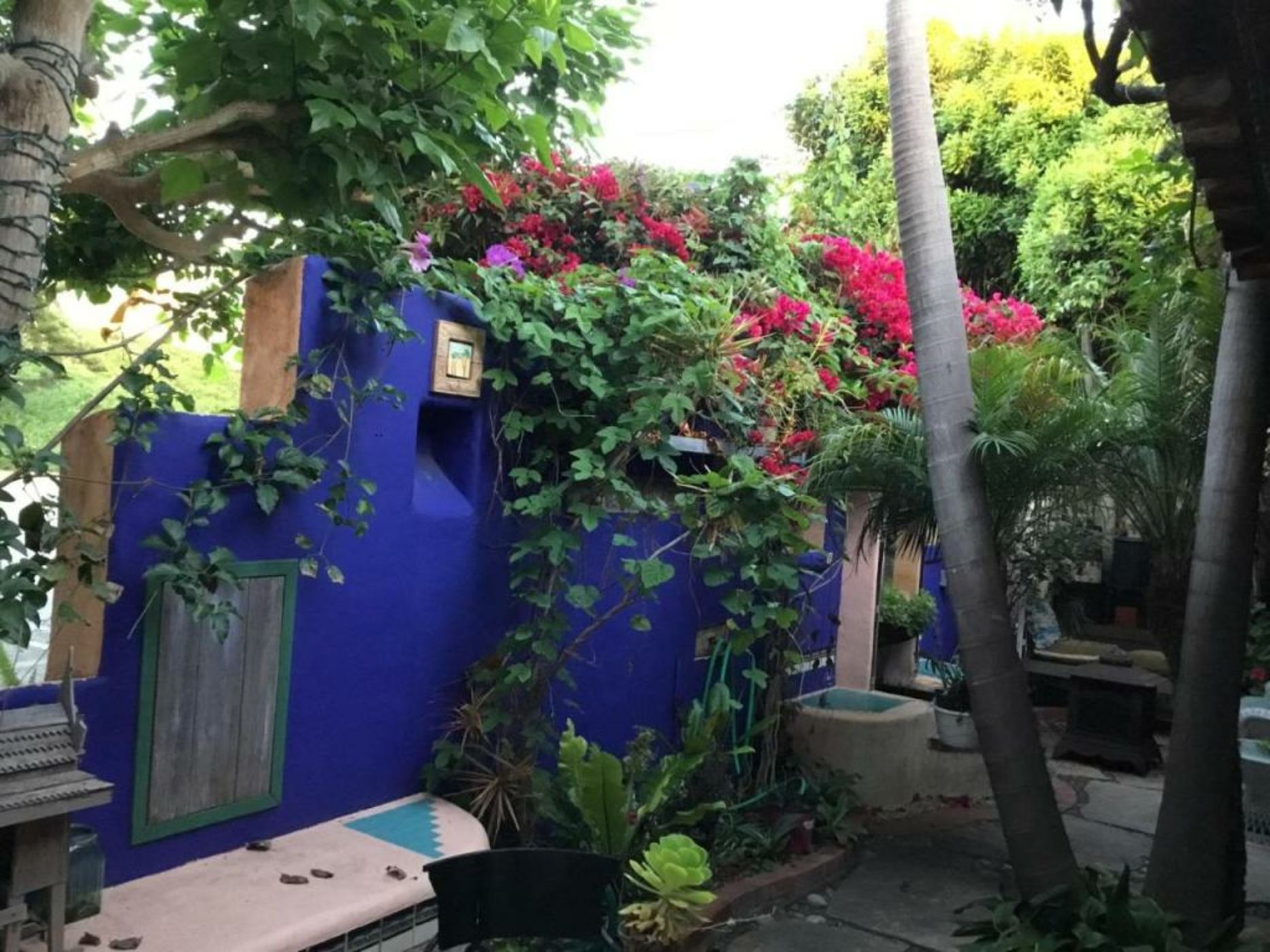 Les Artistes Inn