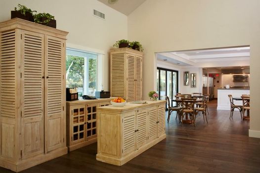 SummerWood Inn