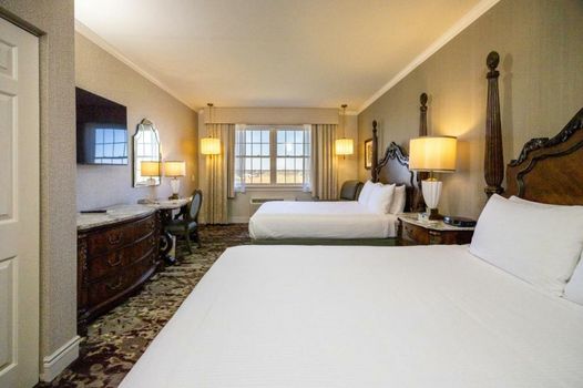 AmishView Inn & Suites