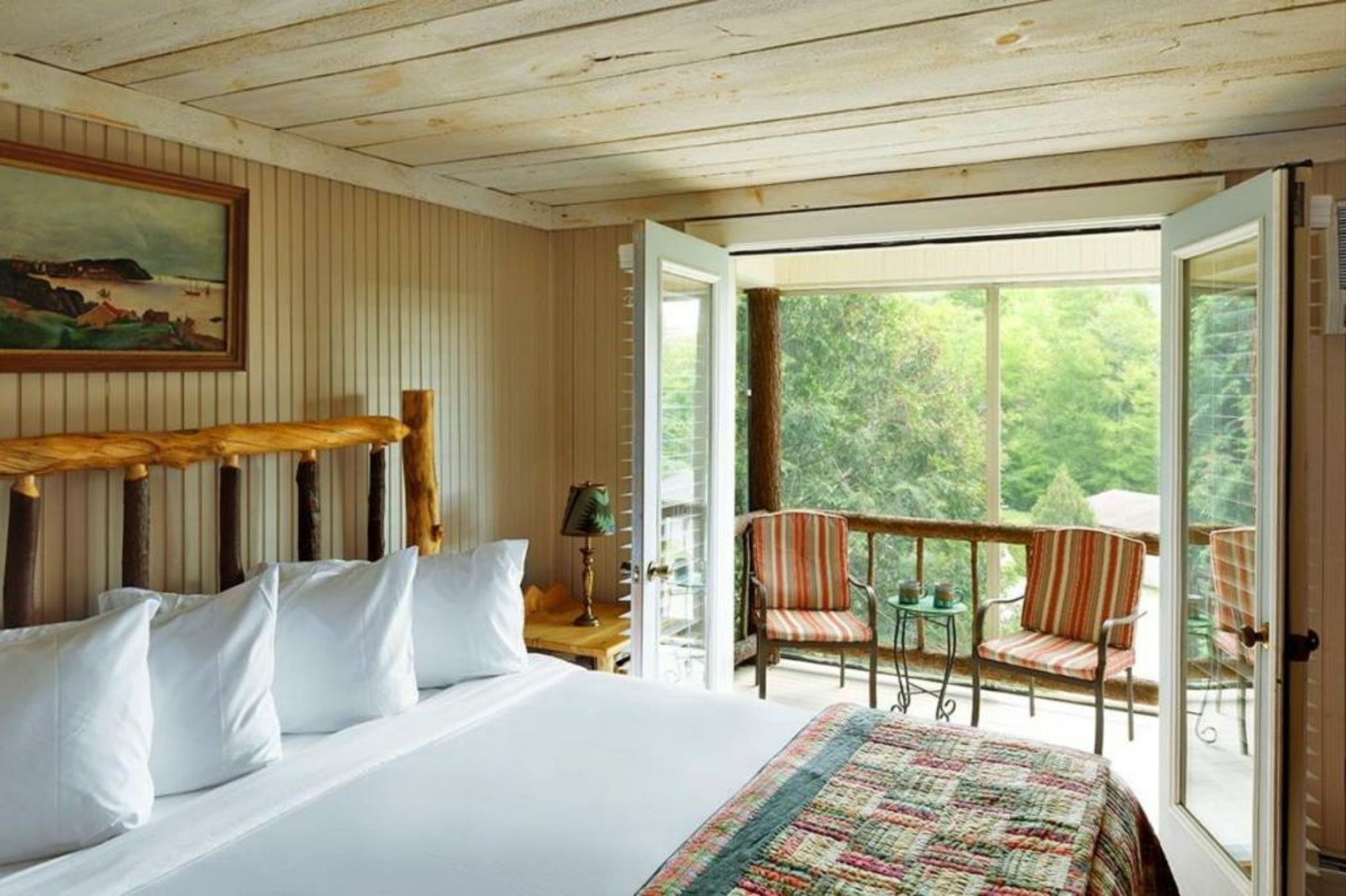 Friends Lake Inn