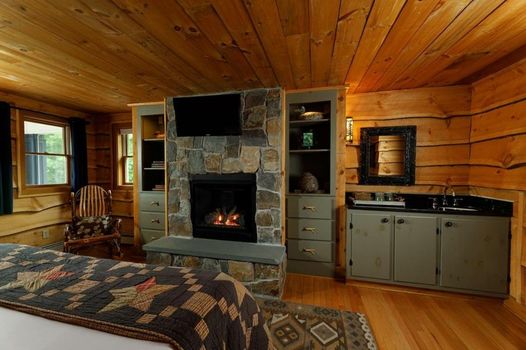 Friends Lake Inn