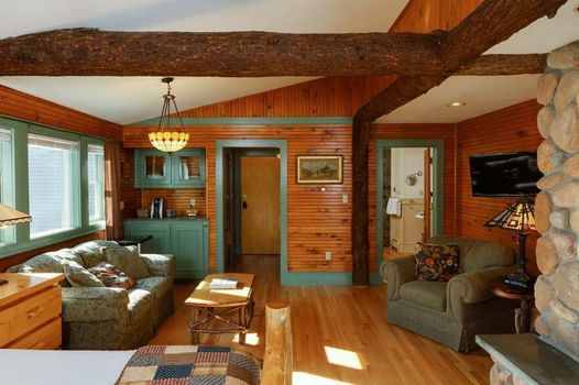 Friends Lake Inn