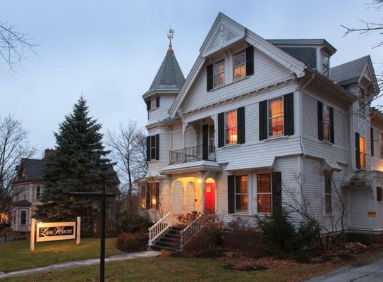 Lang House on Main Street Bed & Breakfast