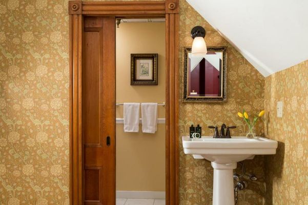 Lang House on Main Street Bed & Breakfast