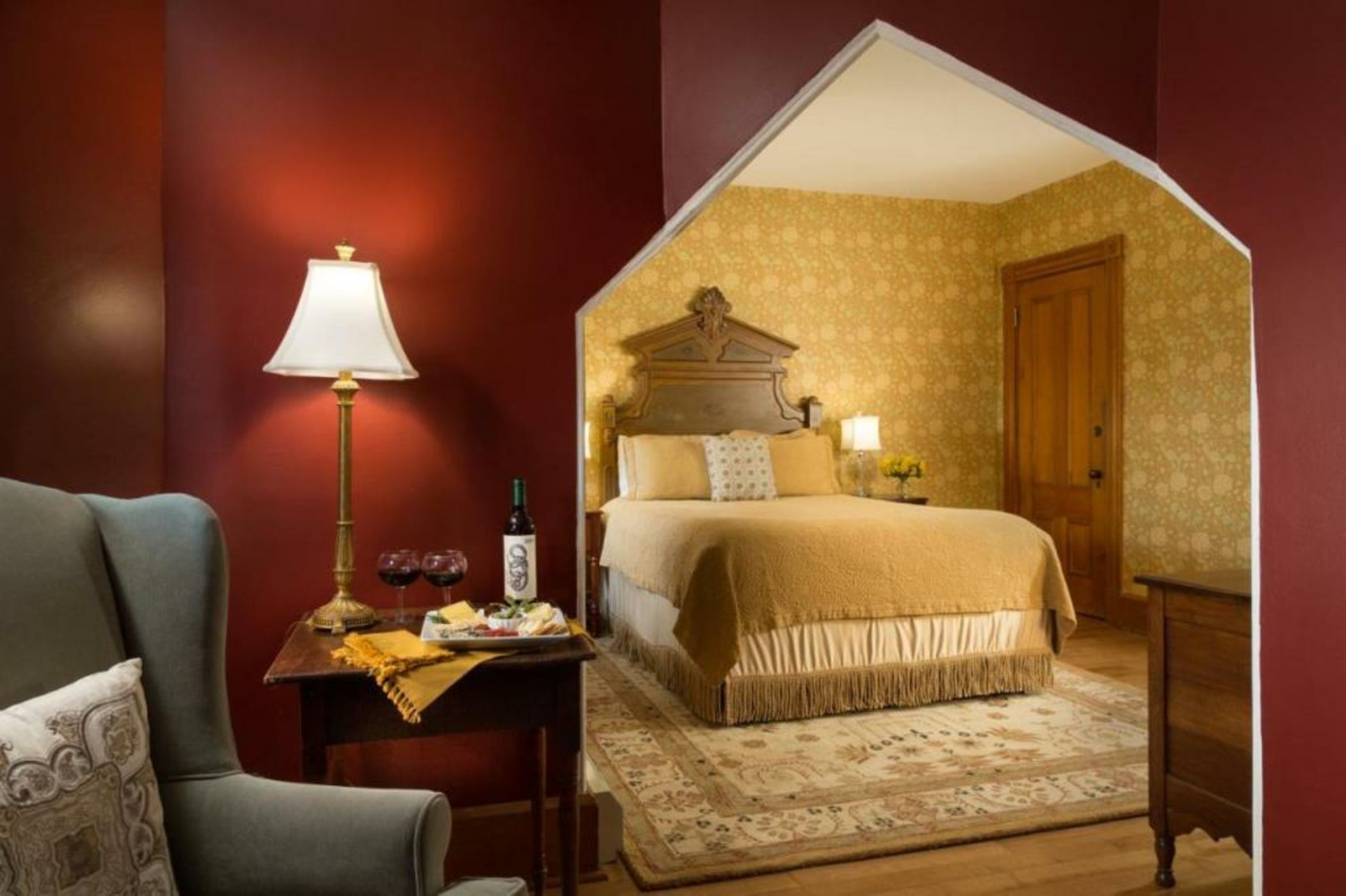 Lang House on Main Street Bed & Breakfast