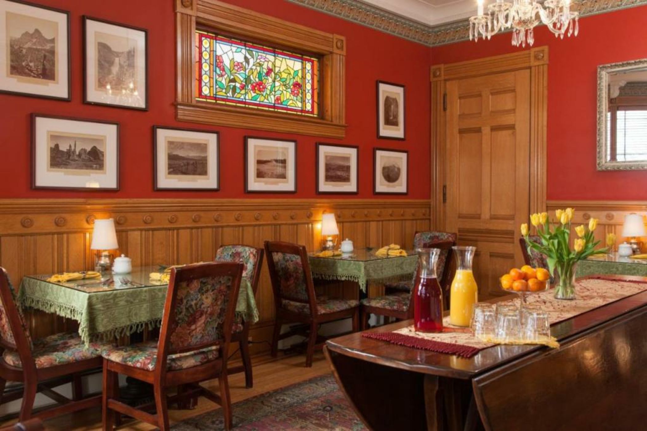 Lang House on Main Street Bed & Breakfast