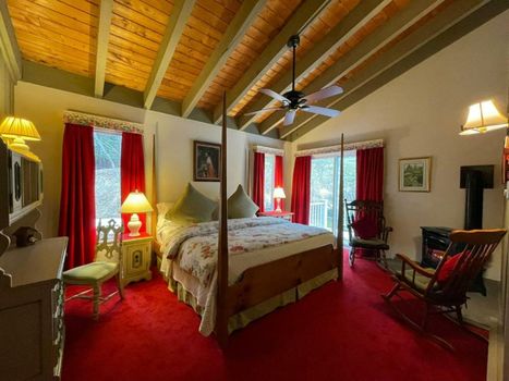 Deerhill Inn