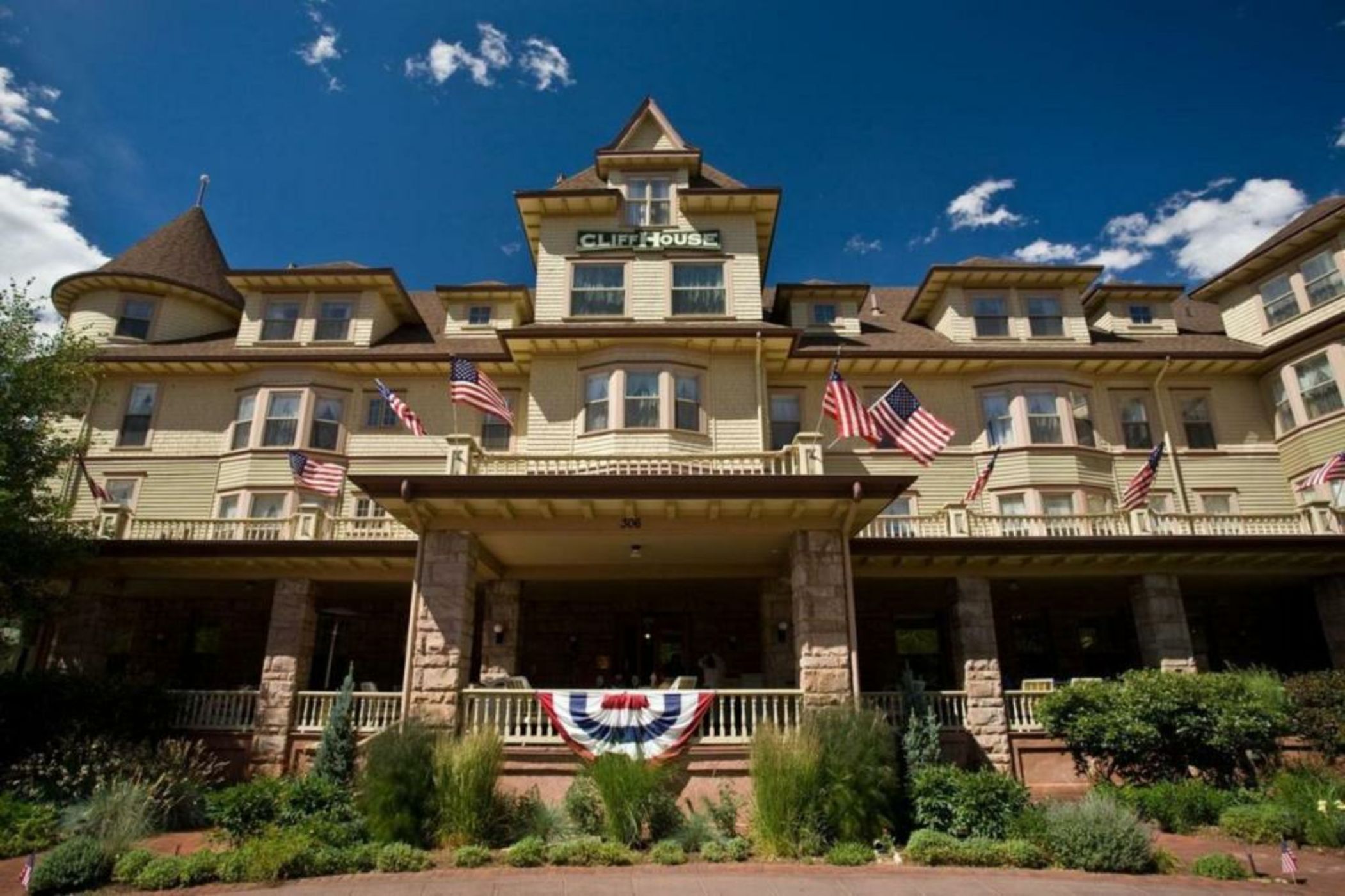Cliff House at Pikes Peak