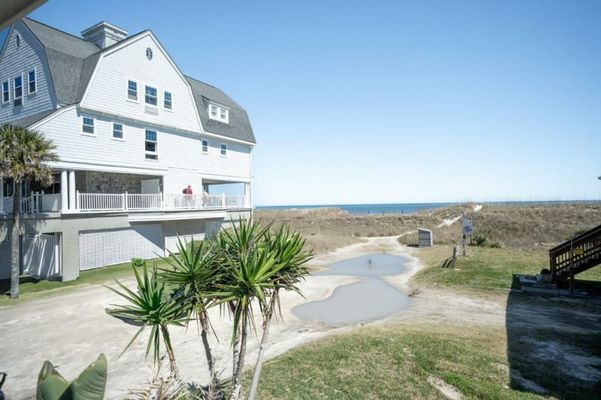 Elizabeth Pointe Lodge
