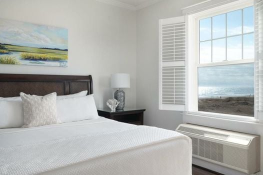 Elizabeth Pointe Lodge