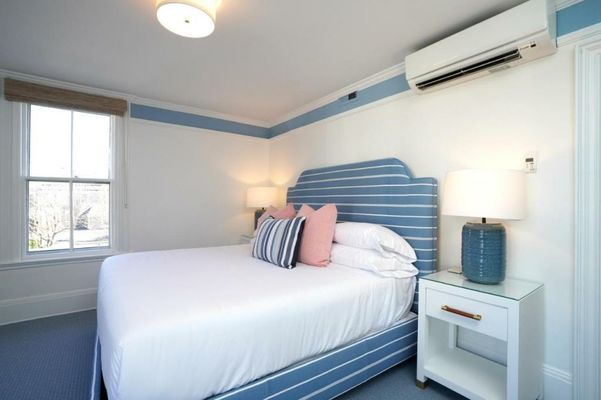 76 Main Ink Press Hotel