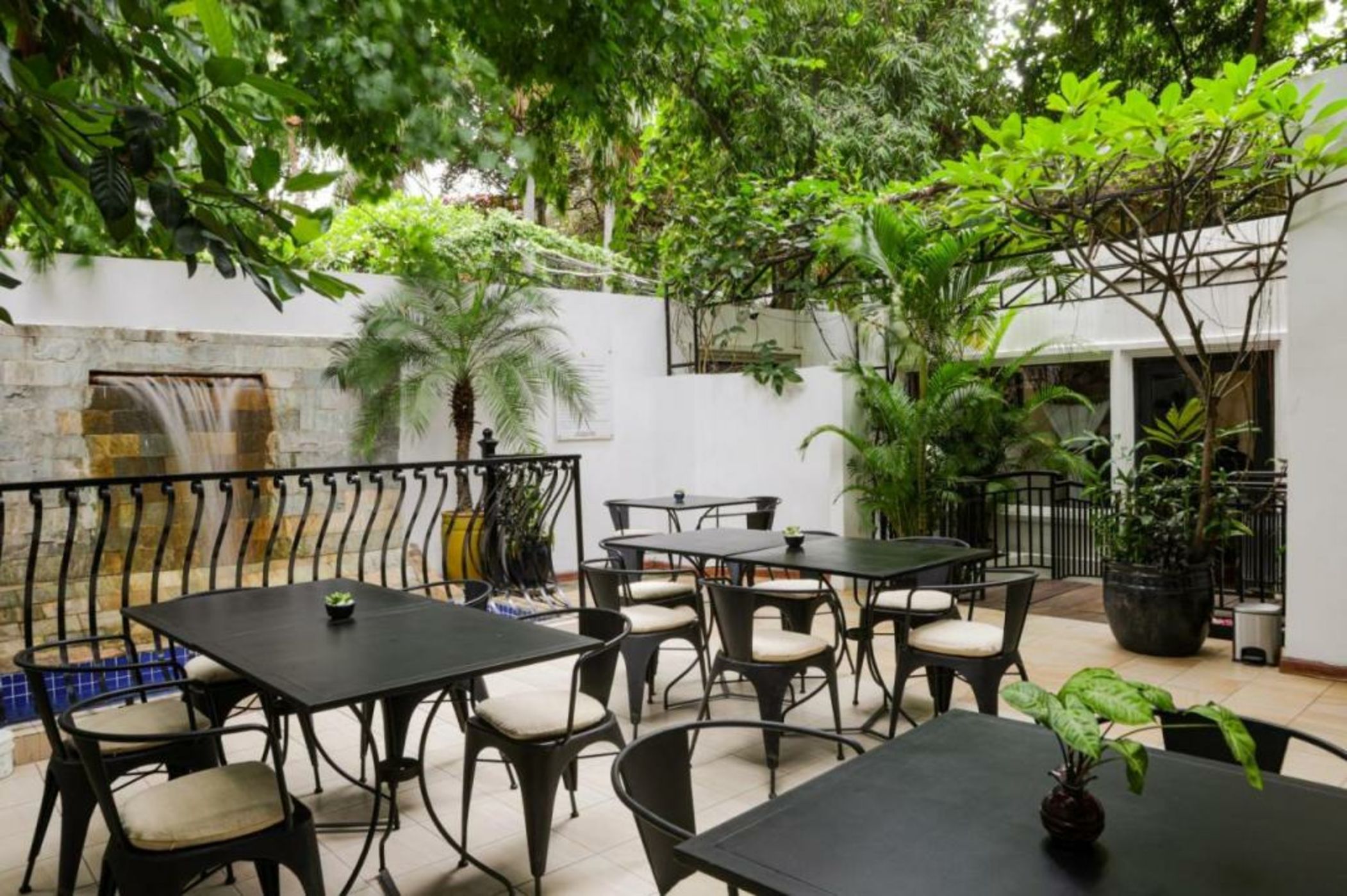 La Rose Suites