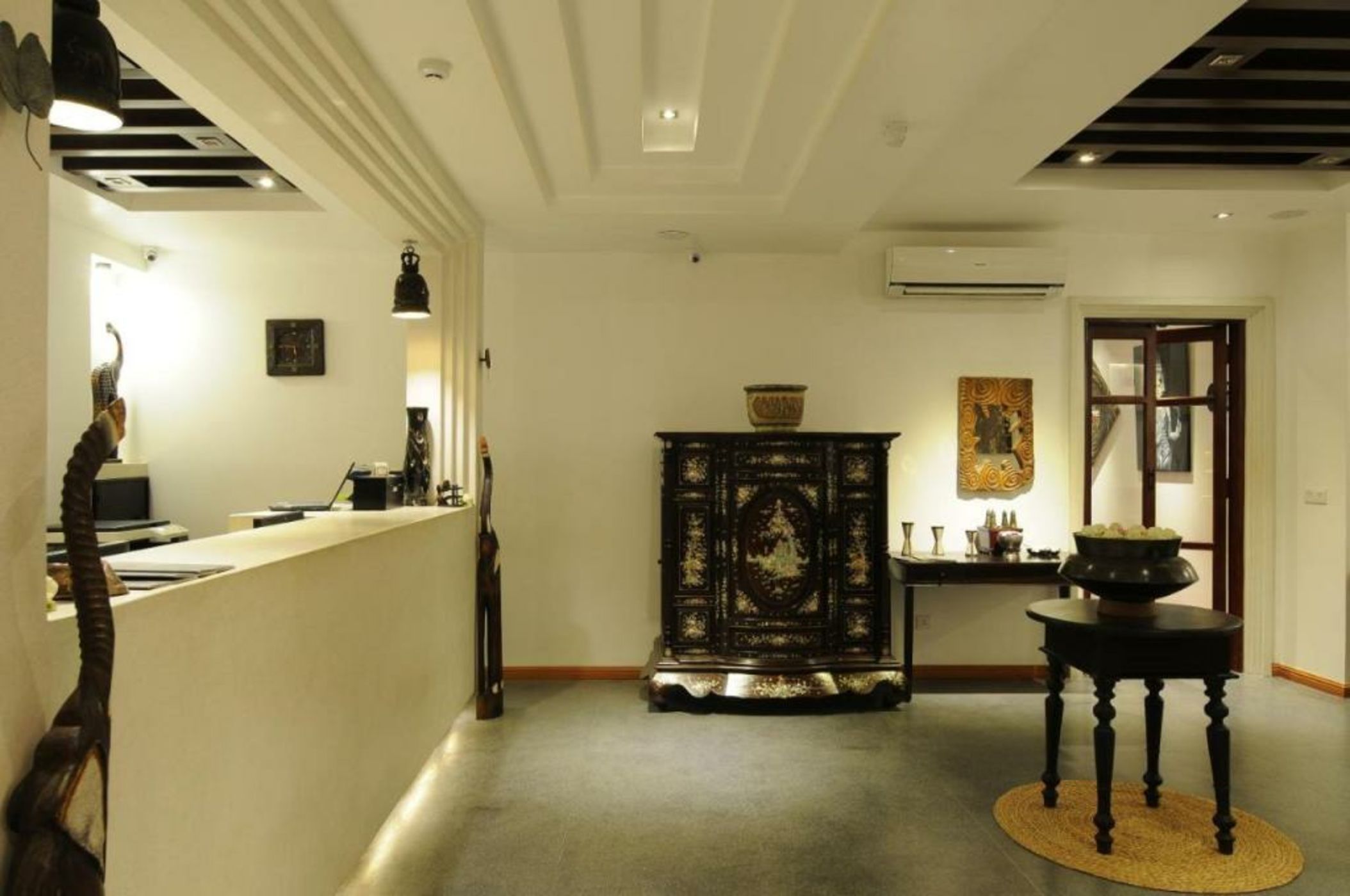 La Rose Suites
