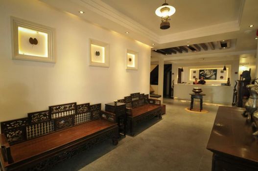 La Rose Suites