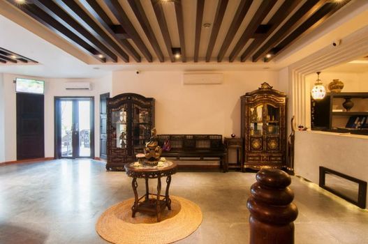La Rose Suites