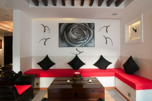 La Rose Suites