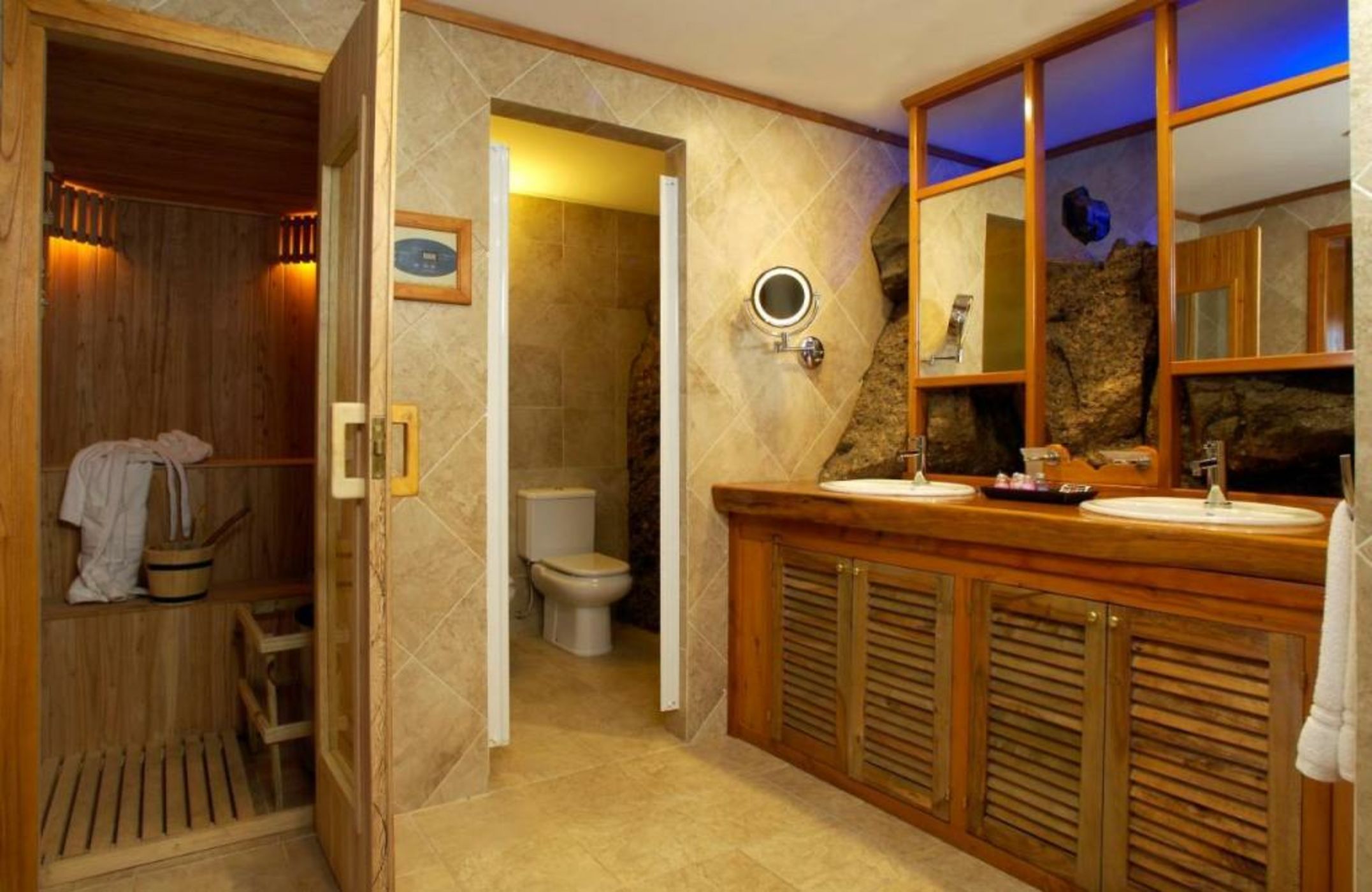 Charming Residences & Suites with Private Spa