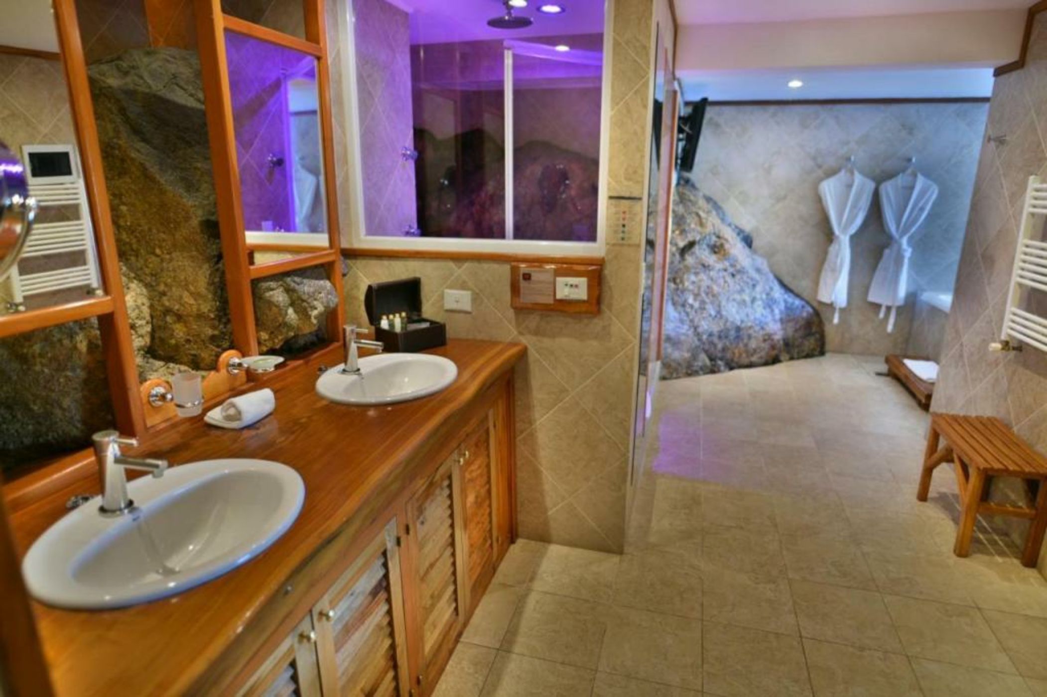 Charming Residences & Suites with Private Spa
