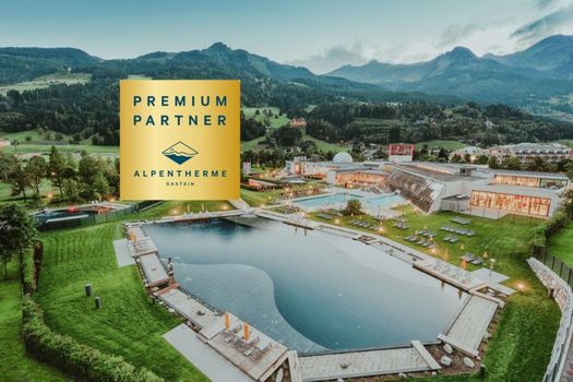 Österreichischer Hof-im Bademantel direkt in die Alpentherme