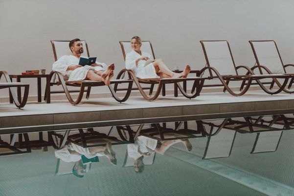 Österreichischer Hof-im Bademantel direkt in die Alpentherme
