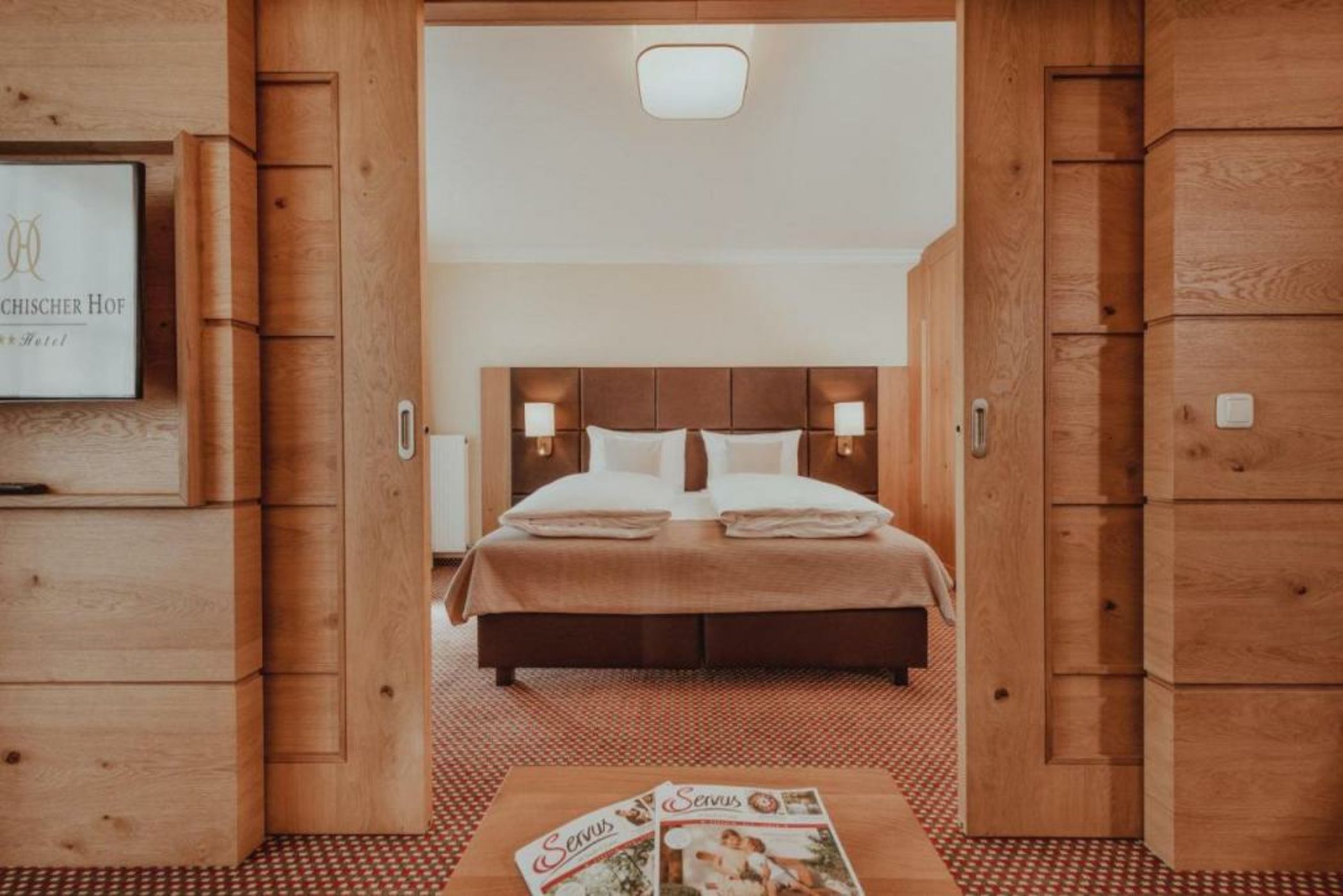 Österreichischer Hof-im Bademantel direkt in die Alpentherme