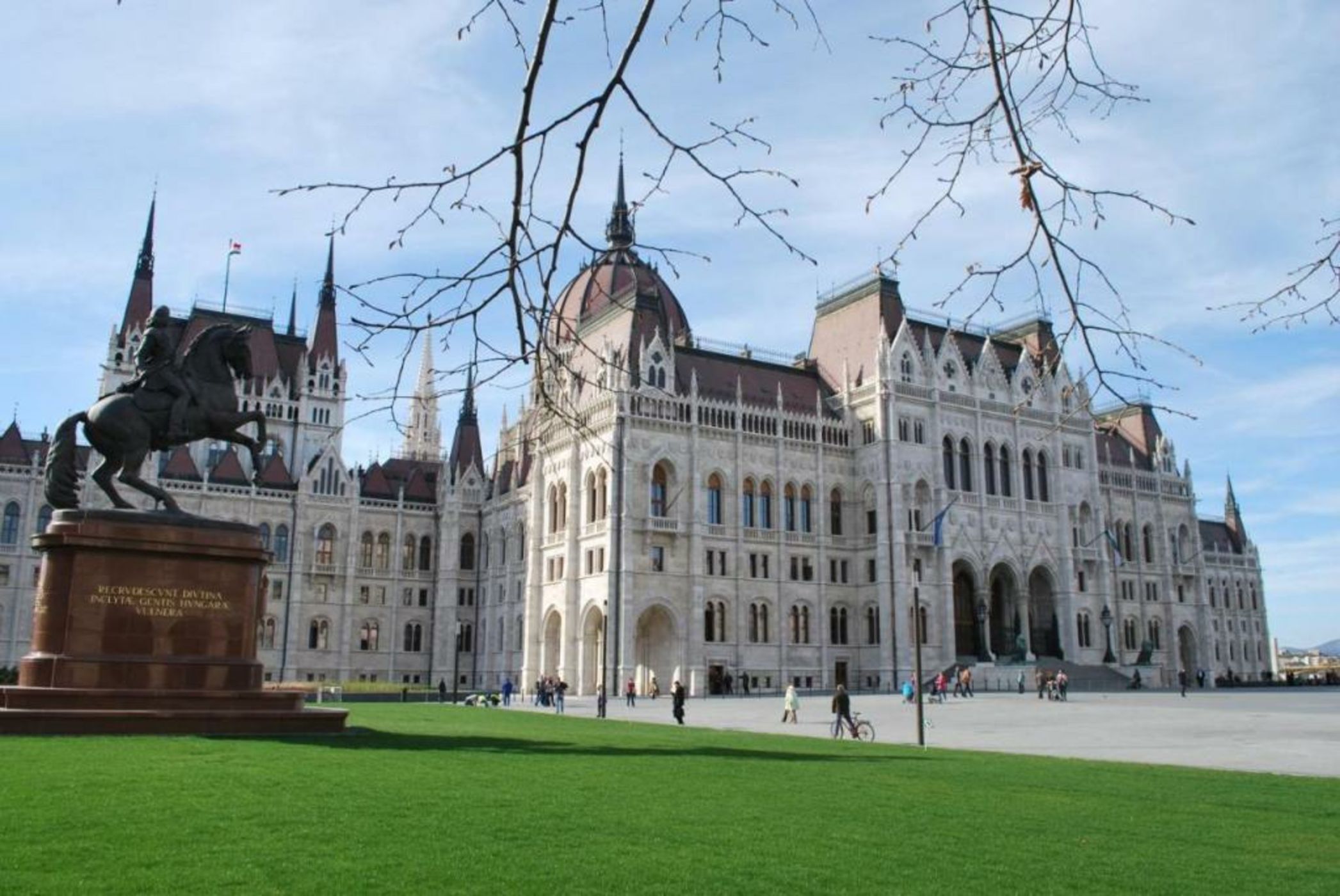 Anabelle Bed and Budapest