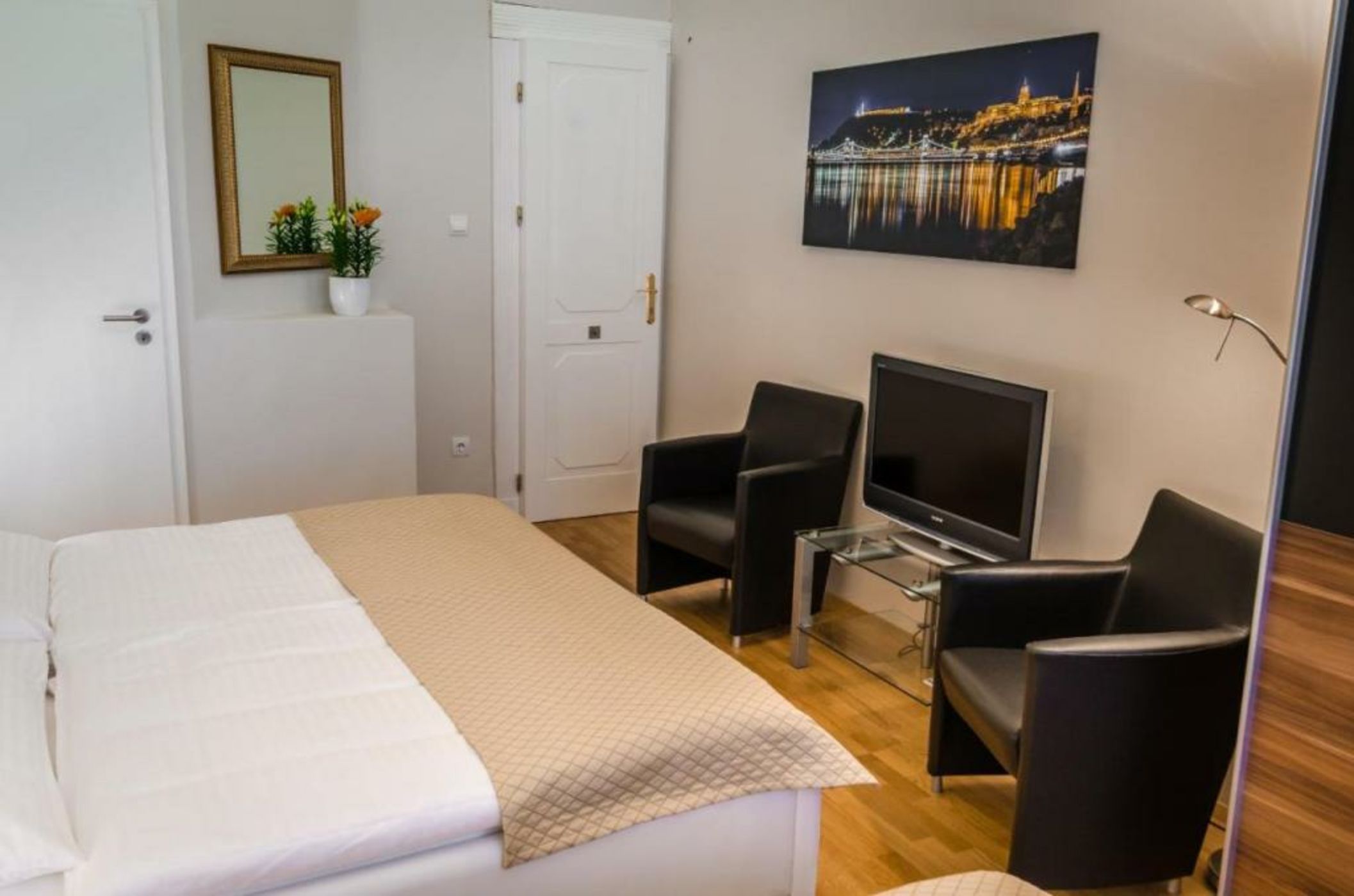 Anabelle Bed and Budapest