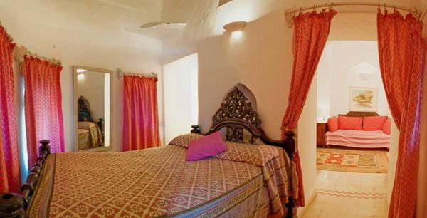 Neemrana Fort-Palace
